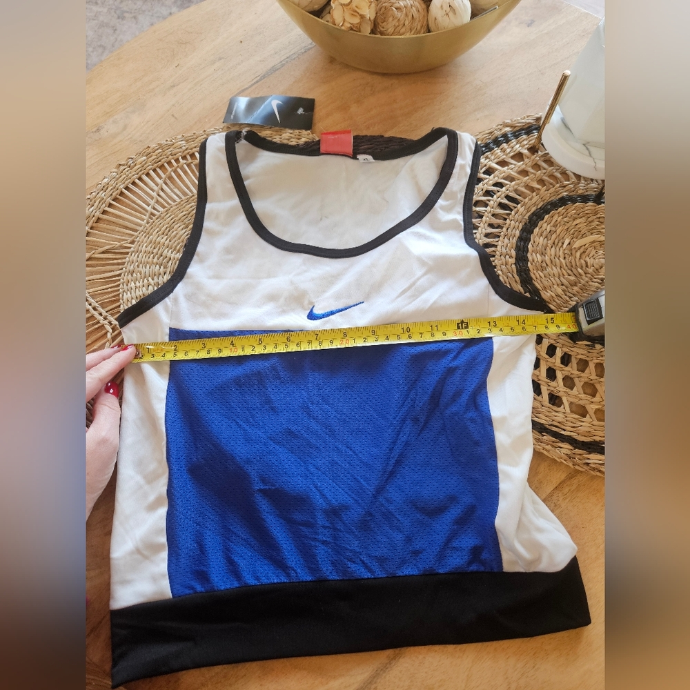 Nwt Nike tank- xl - Picture 8 of 9
